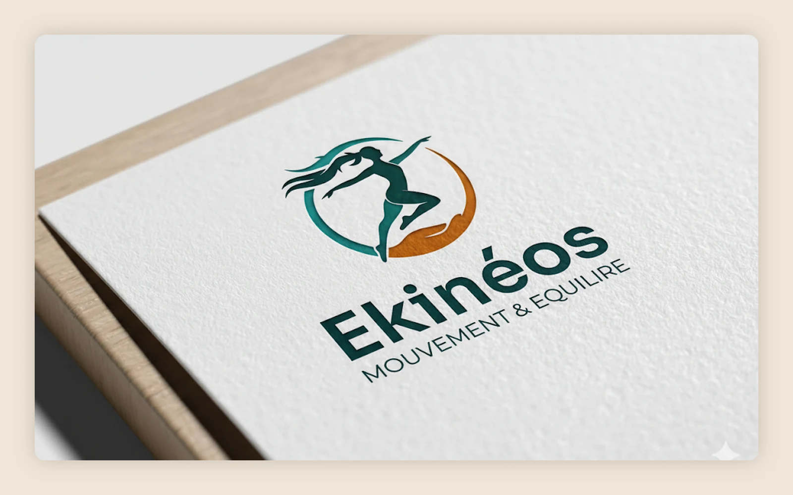 Présentation de l’identité visuelle Ekinéos sur support imprimé